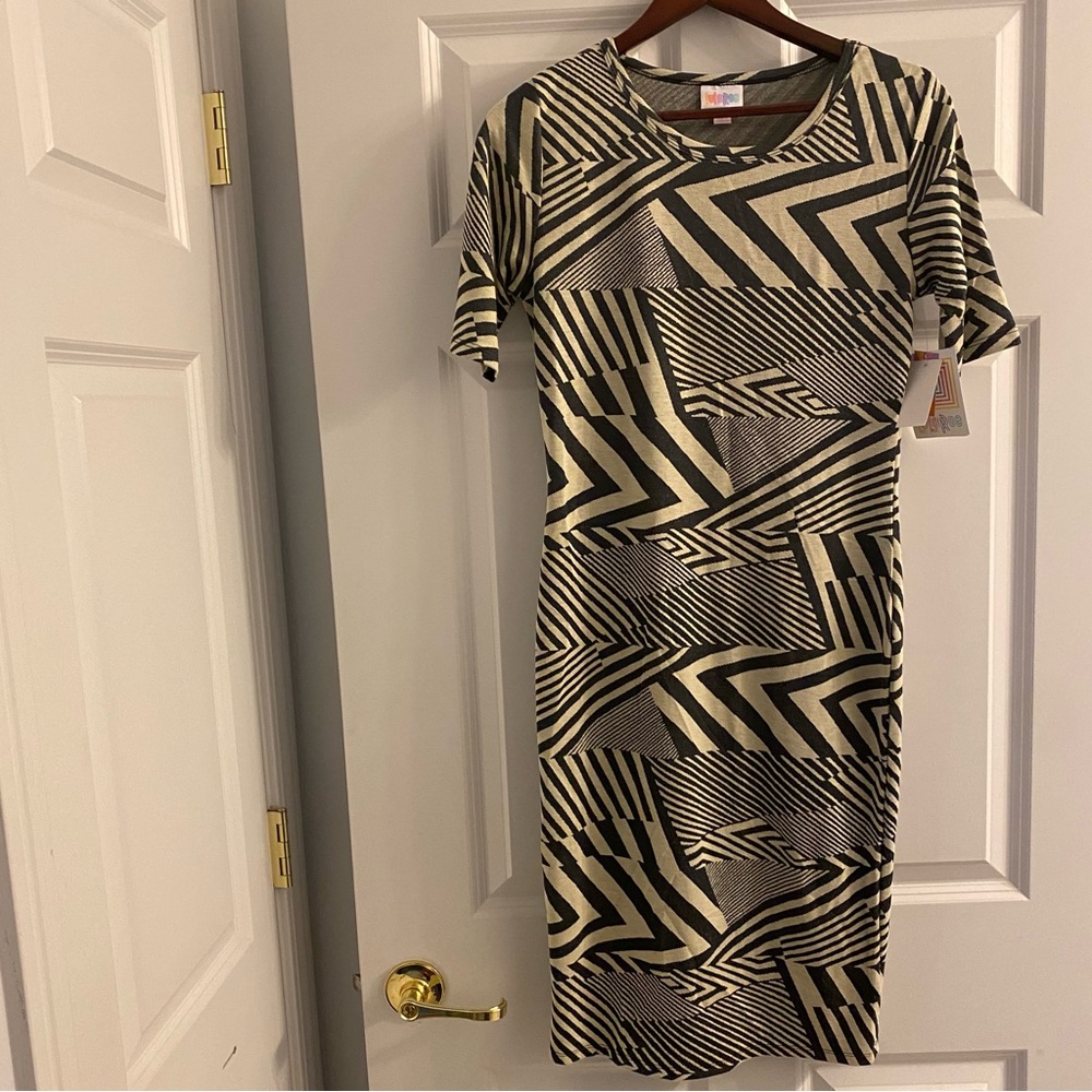 NWT LuLaRoe Julia Dress Black Zig-Zag Size Small